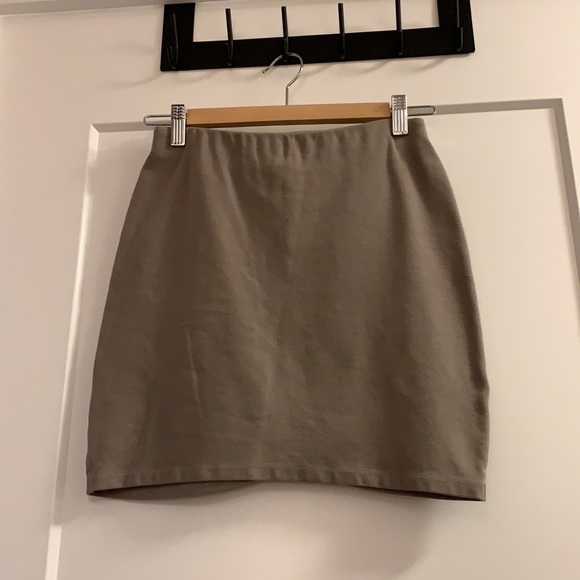 Talula Mini Skirt | Aritzia Atticus tulip hem mini skirt - Picture 2 of 3